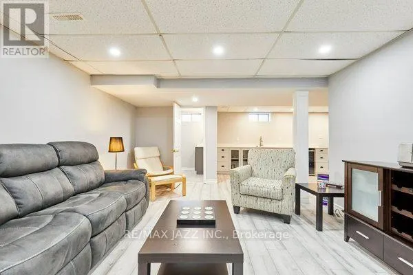 783 PEBBLE COURT