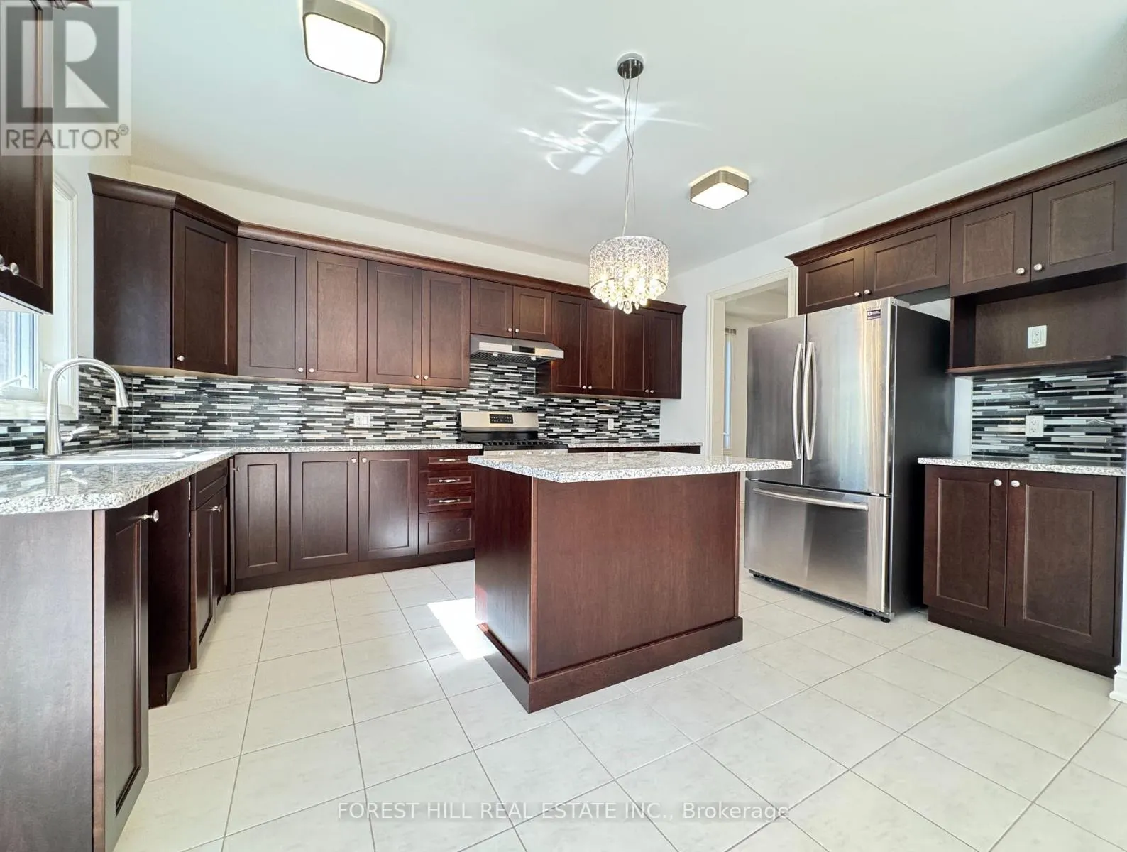 9 SAVANNA COURT
