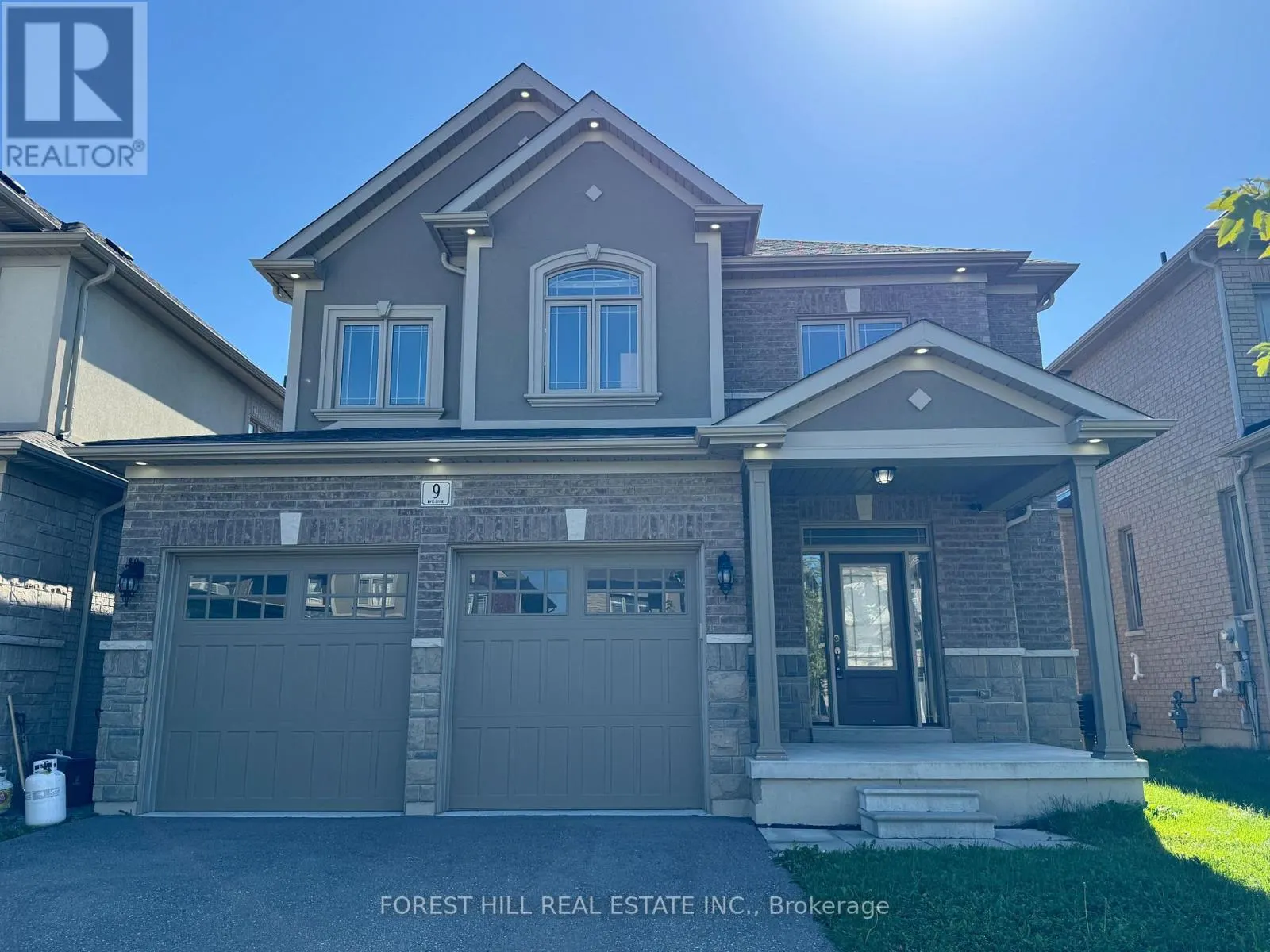 9 SAVANNA COURT