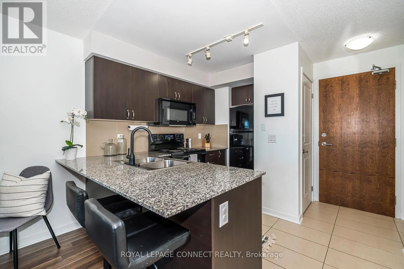1204 - 1235 BAYLY STREET