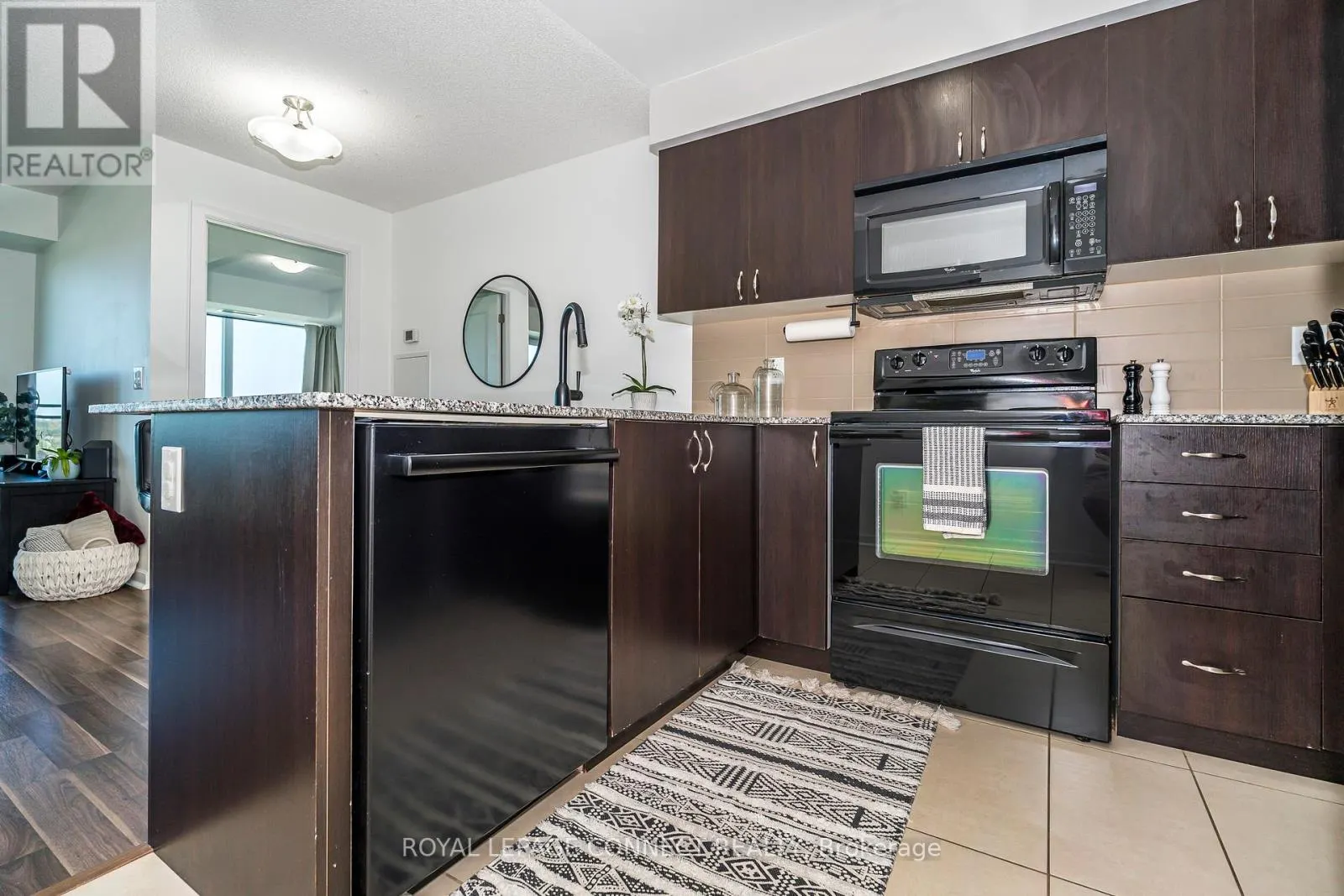 1204 - 1235 BAYLY STREET