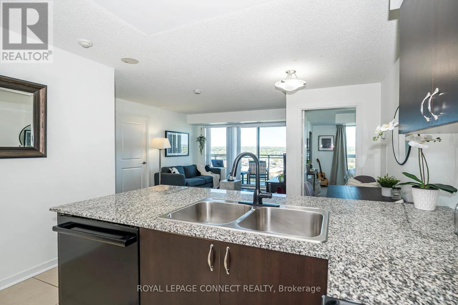 1204 - 1235 BAYLY STREET