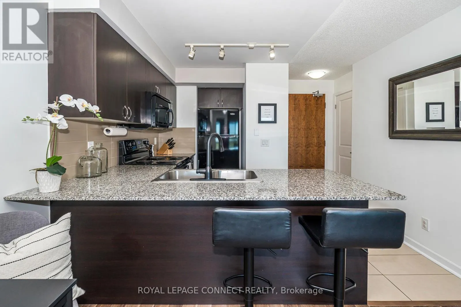 1204 - 1235 BAYLY STREET