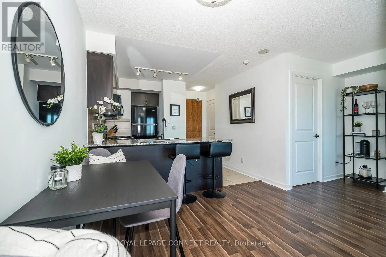 1204 - 1235 BAYLY STREET