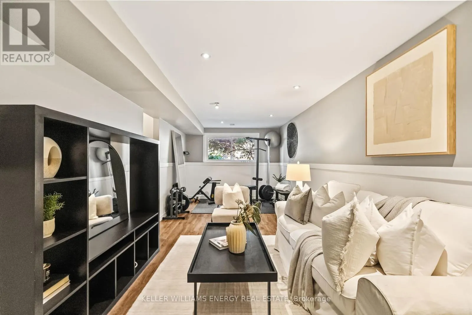 6 FAIRBAIRN COURT