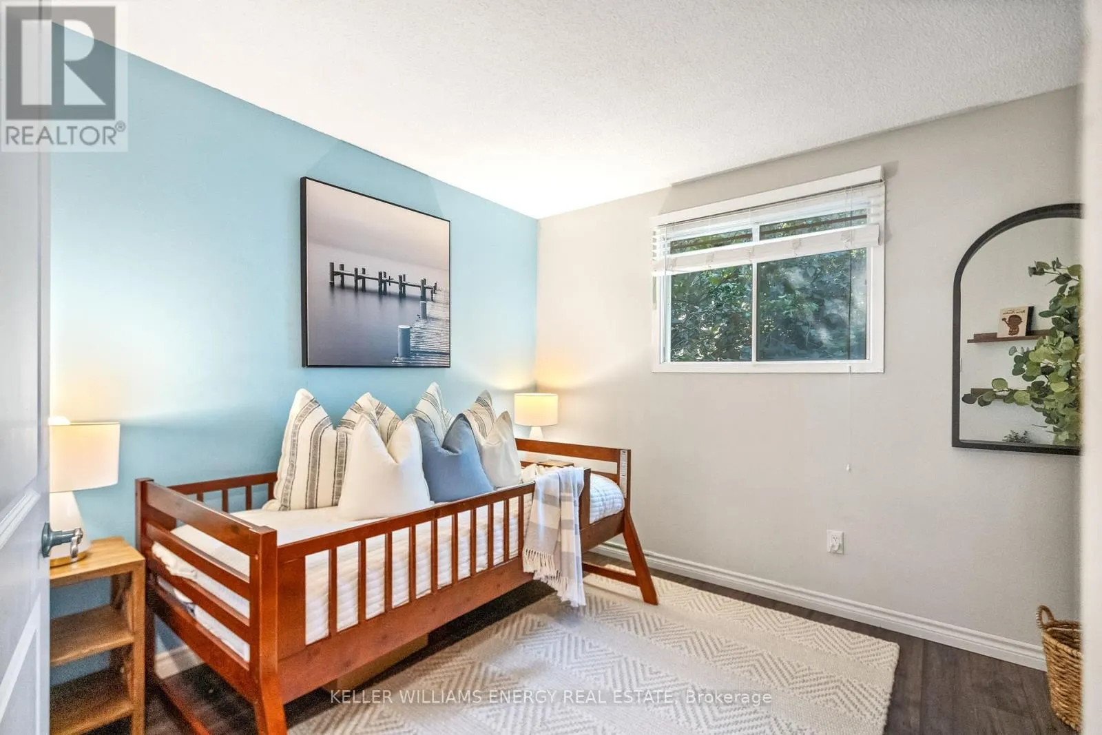 6 FAIRBAIRN COURT