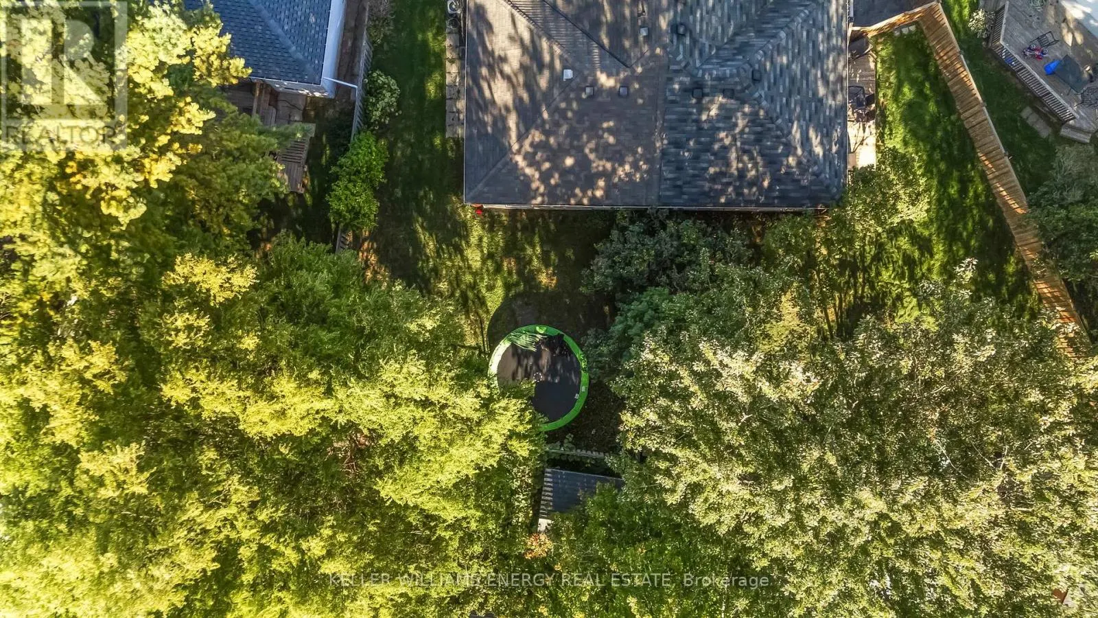 6 FAIRBAIRN COURT
