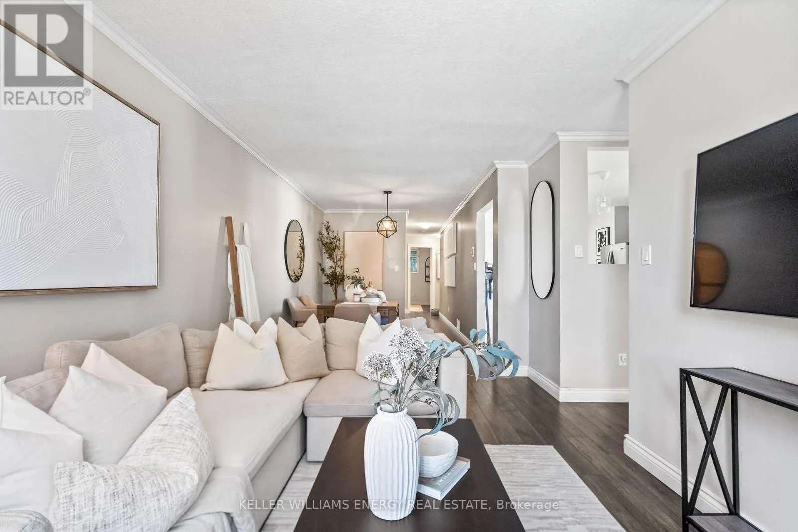 6 FAIRBAIRN COURT