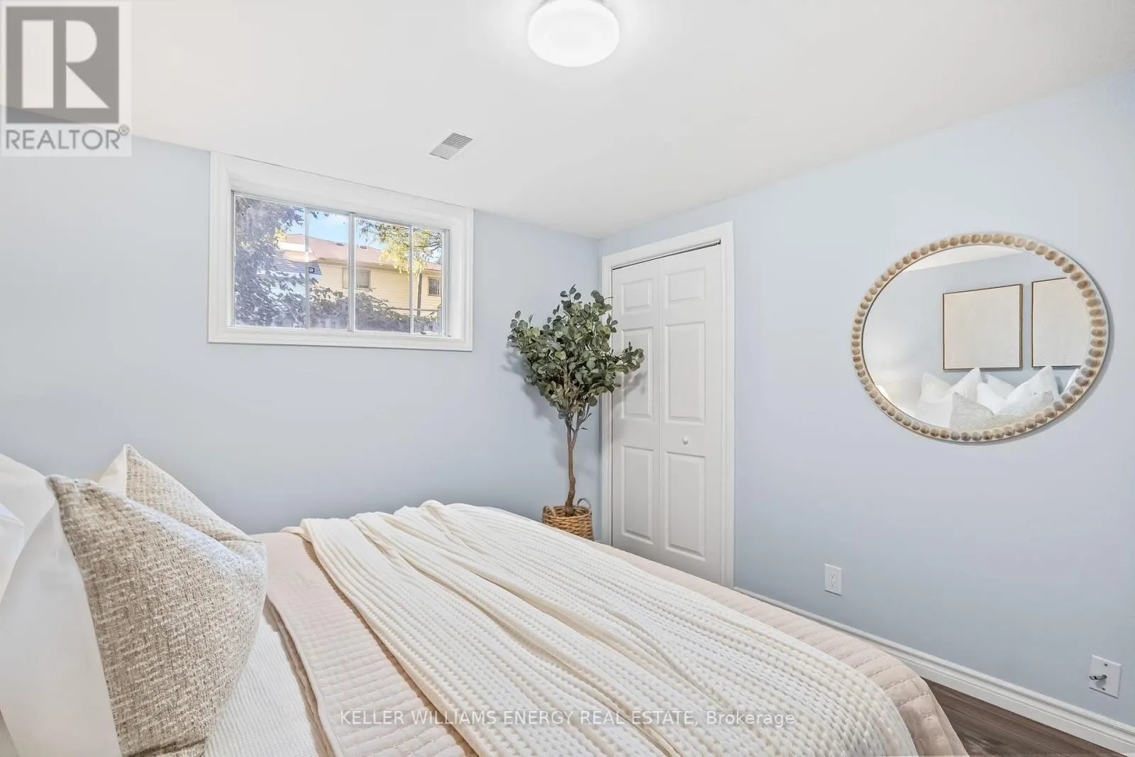 6 FAIRBAIRN COURT