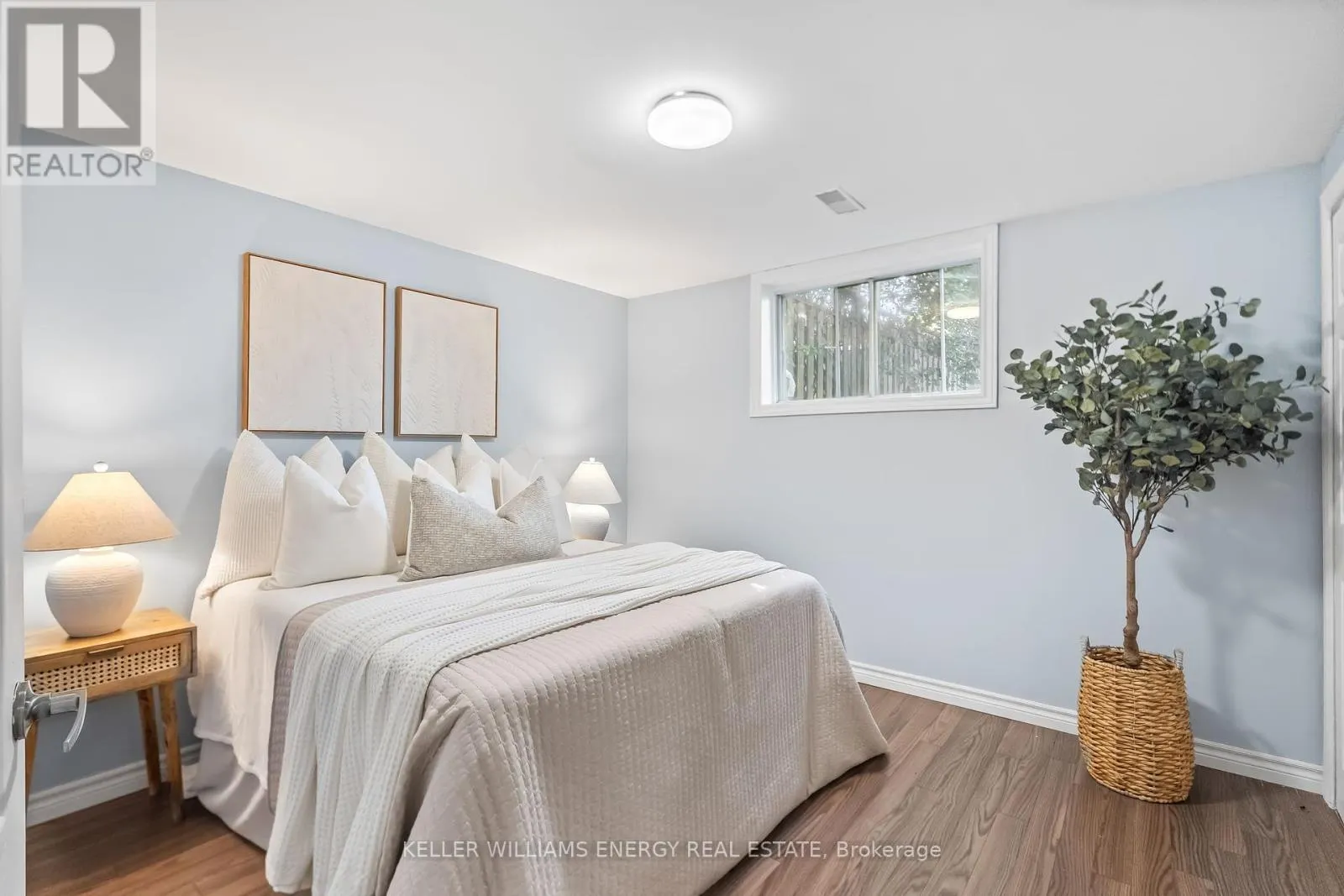 6 FAIRBAIRN COURT