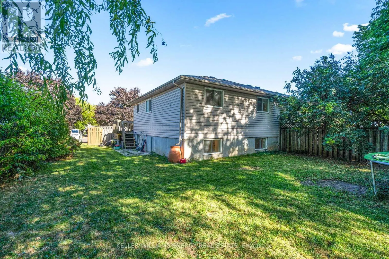 6 FAIRBAIRN COURT