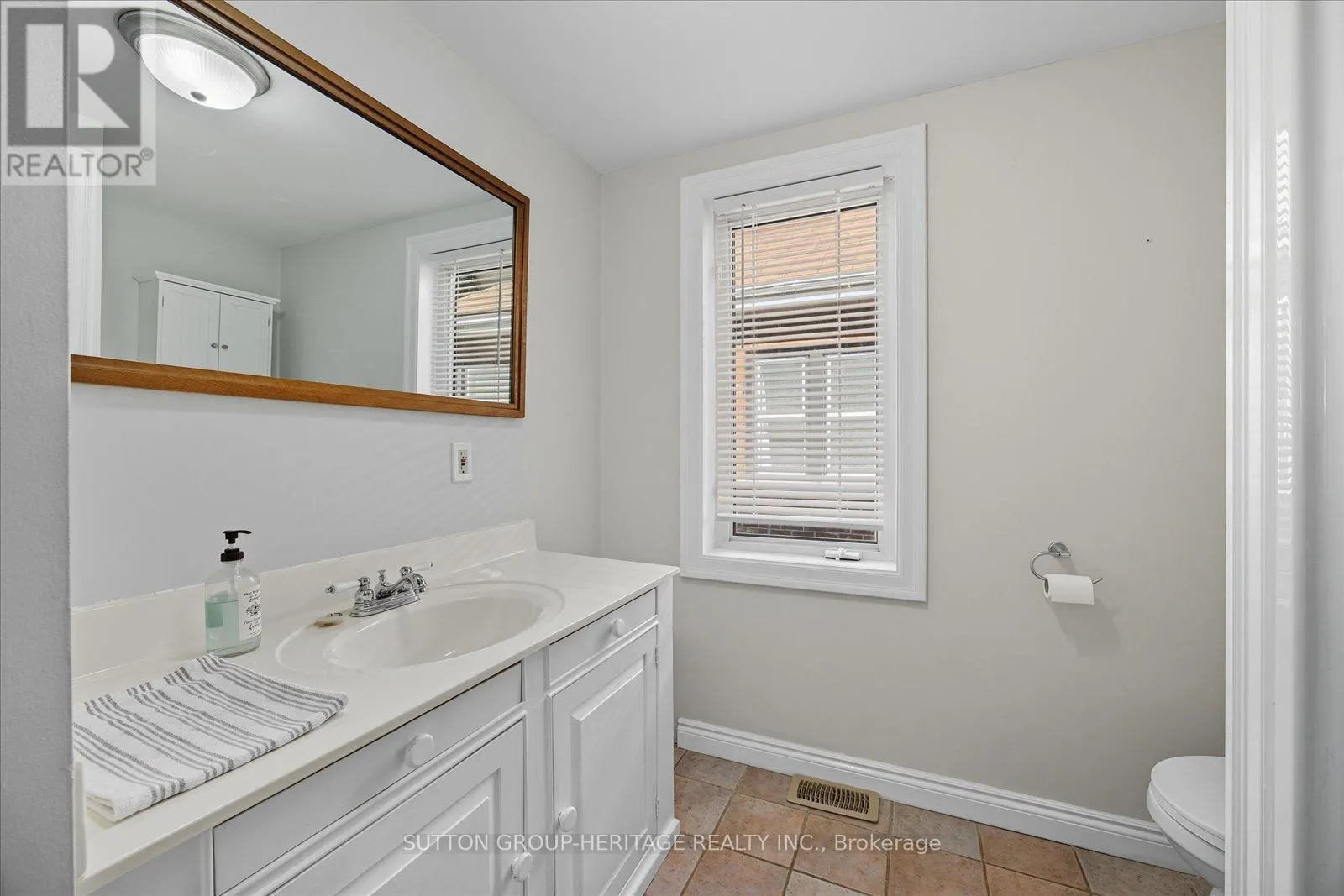 179 OSHAWA BOULEVARD N