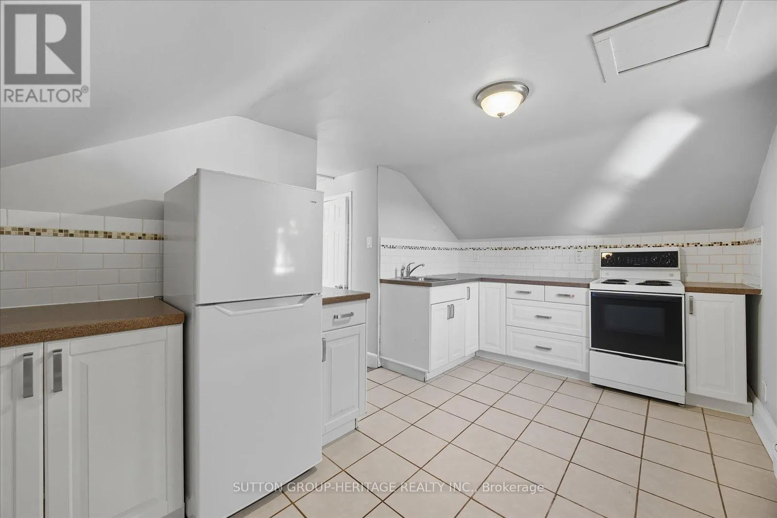 179 OSHAWA BOULEVARD N