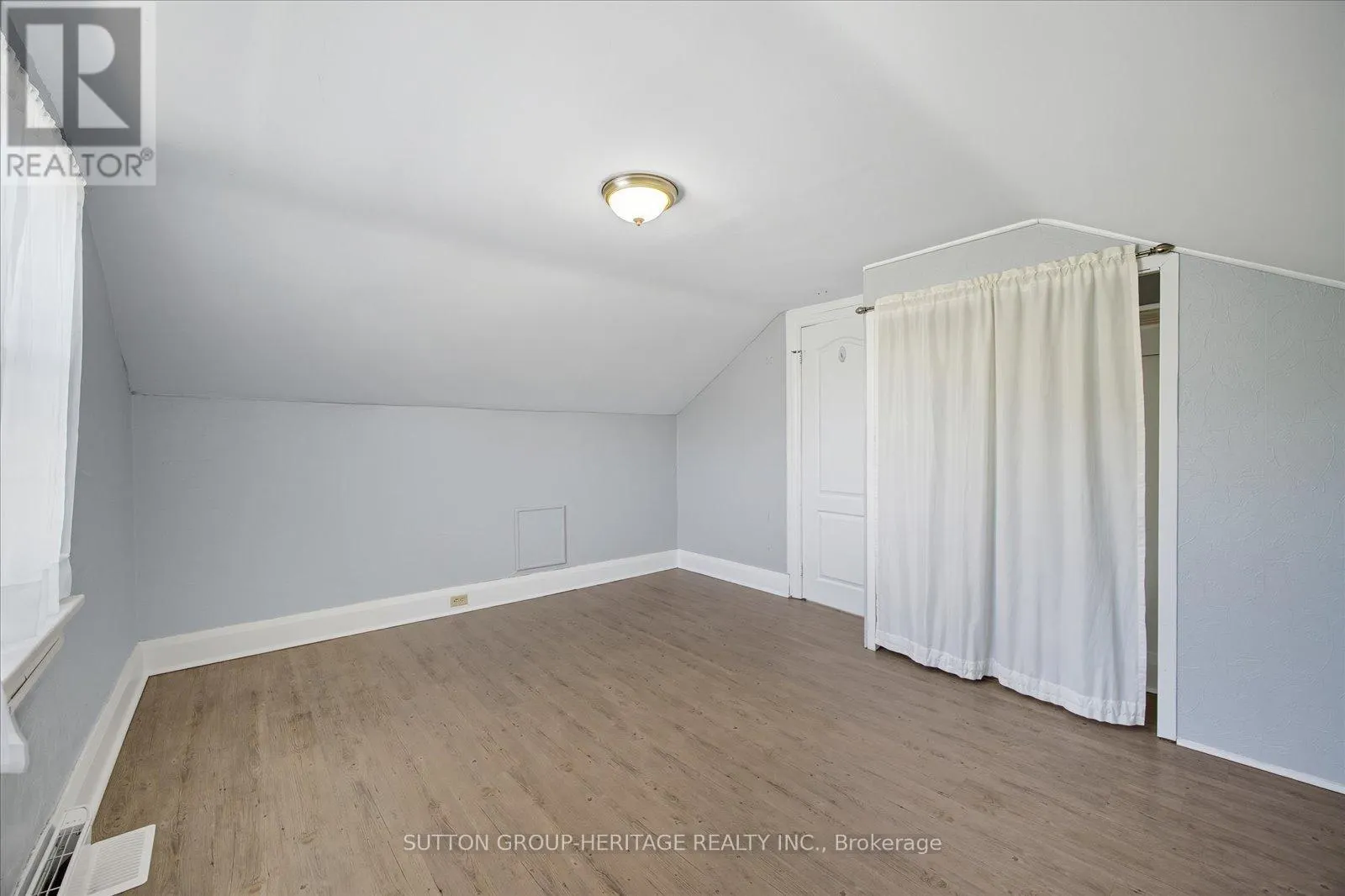 179 OSHAWA BOULEVARD N