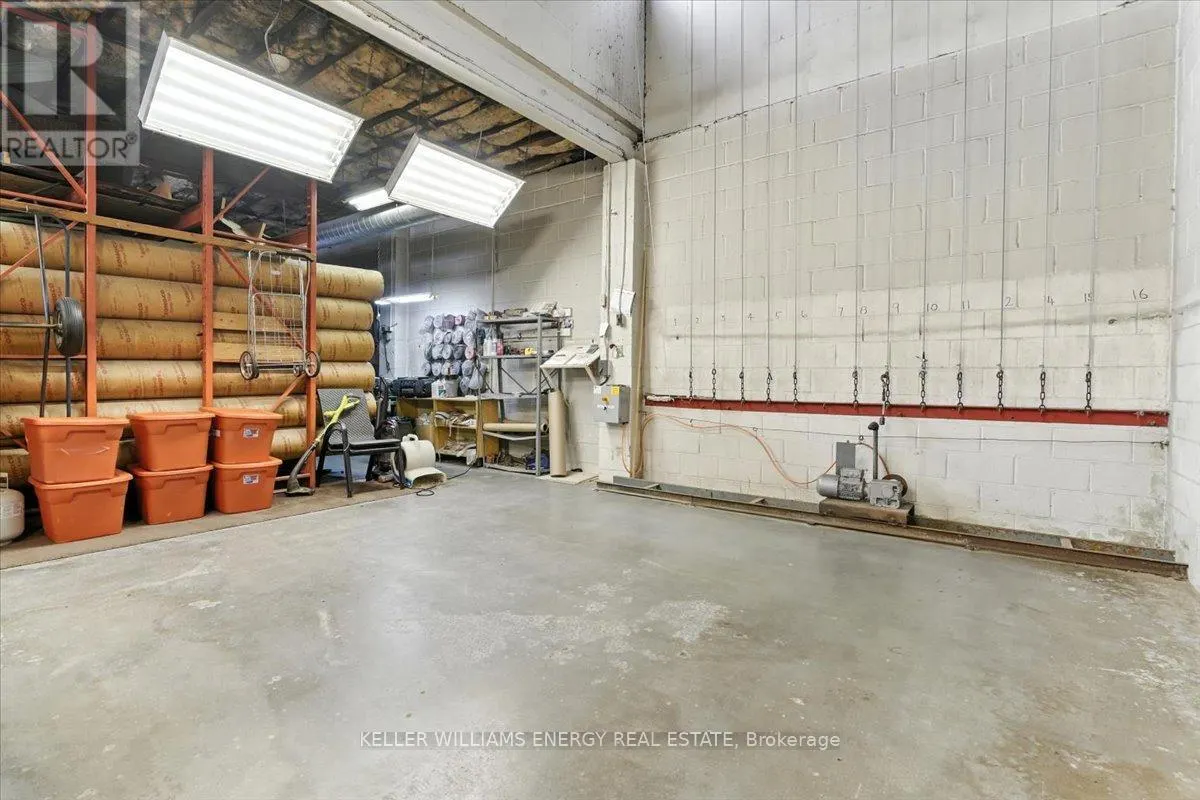 174 MARY STREET N