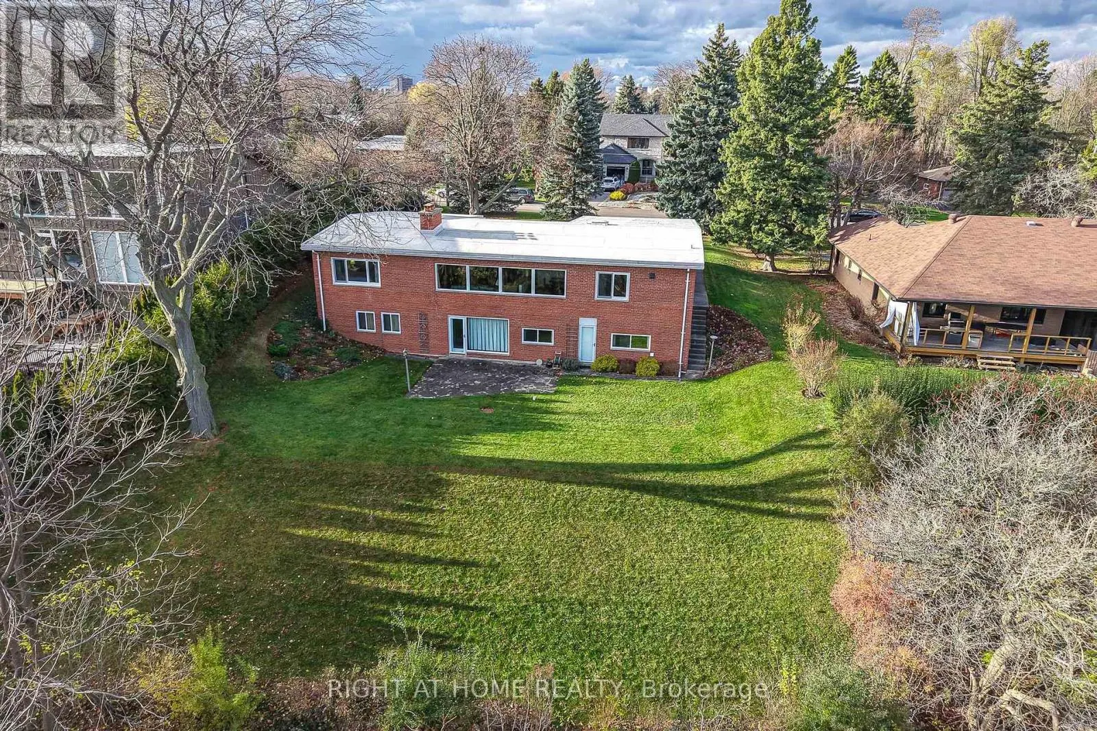 59 HILL CRESCENT