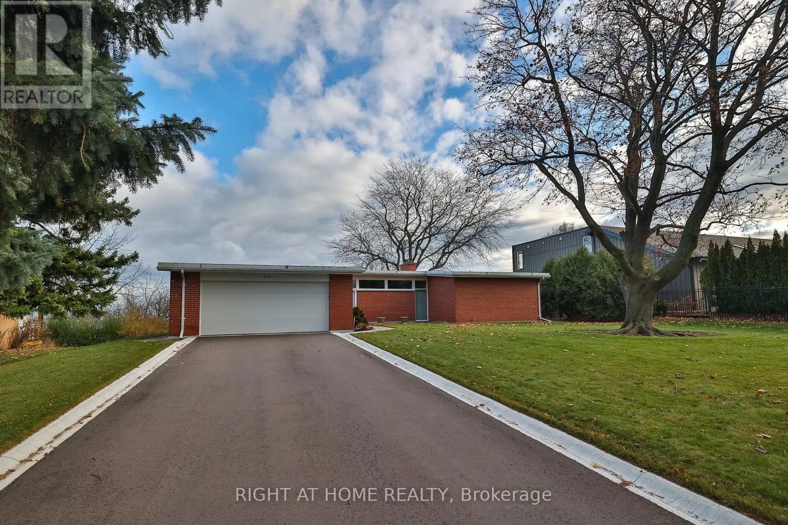 59 HILL CRESCENT