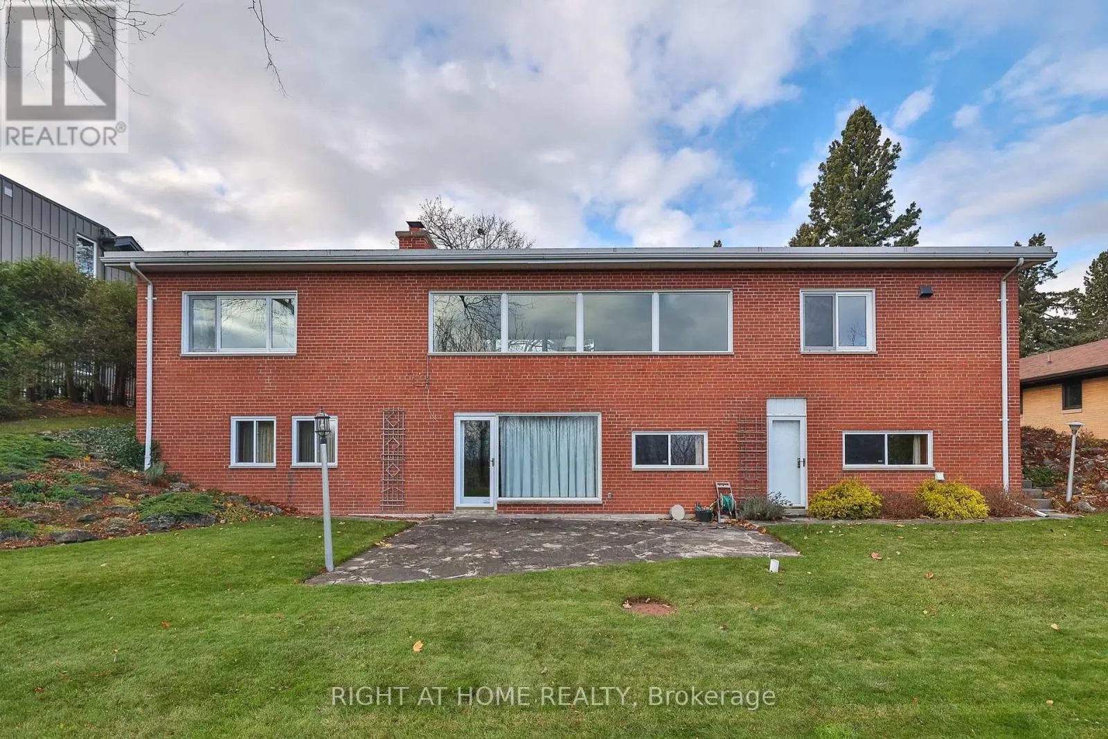 59 HILL CRESCENT