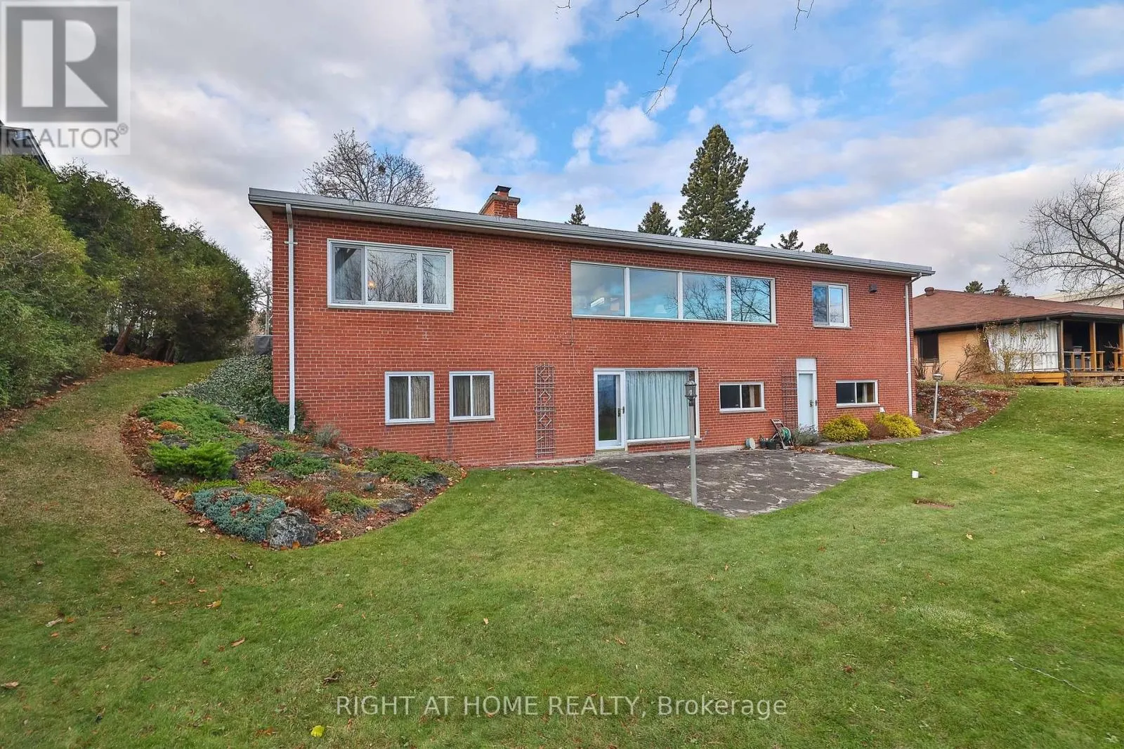 59 HILL CRESCENT