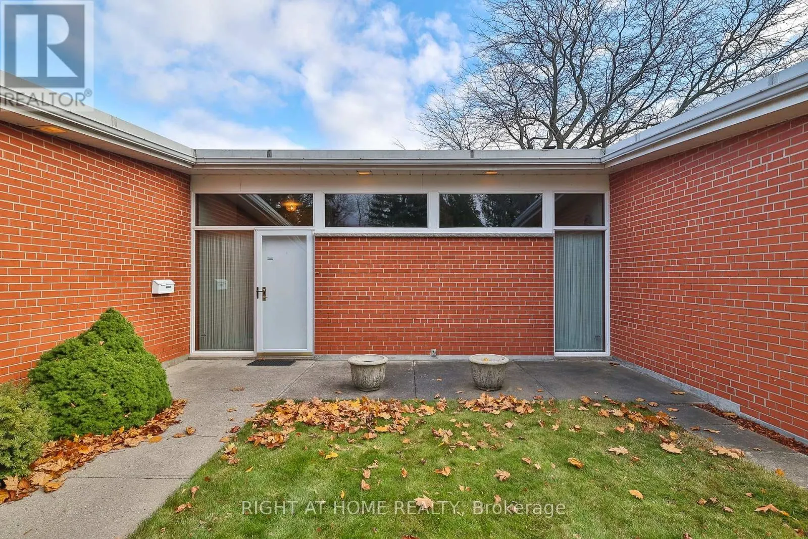 59 HILL CRESCENT