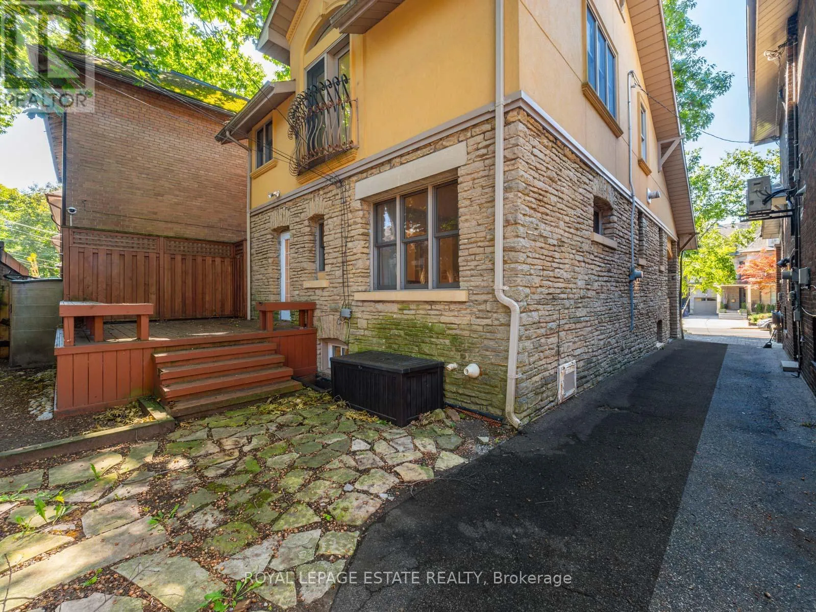17 BALSAM AVENUE