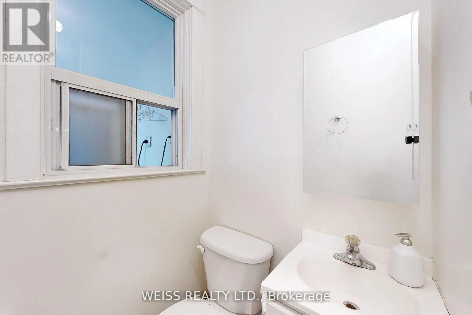UPPER - 2468 DANFORTH AVENUE