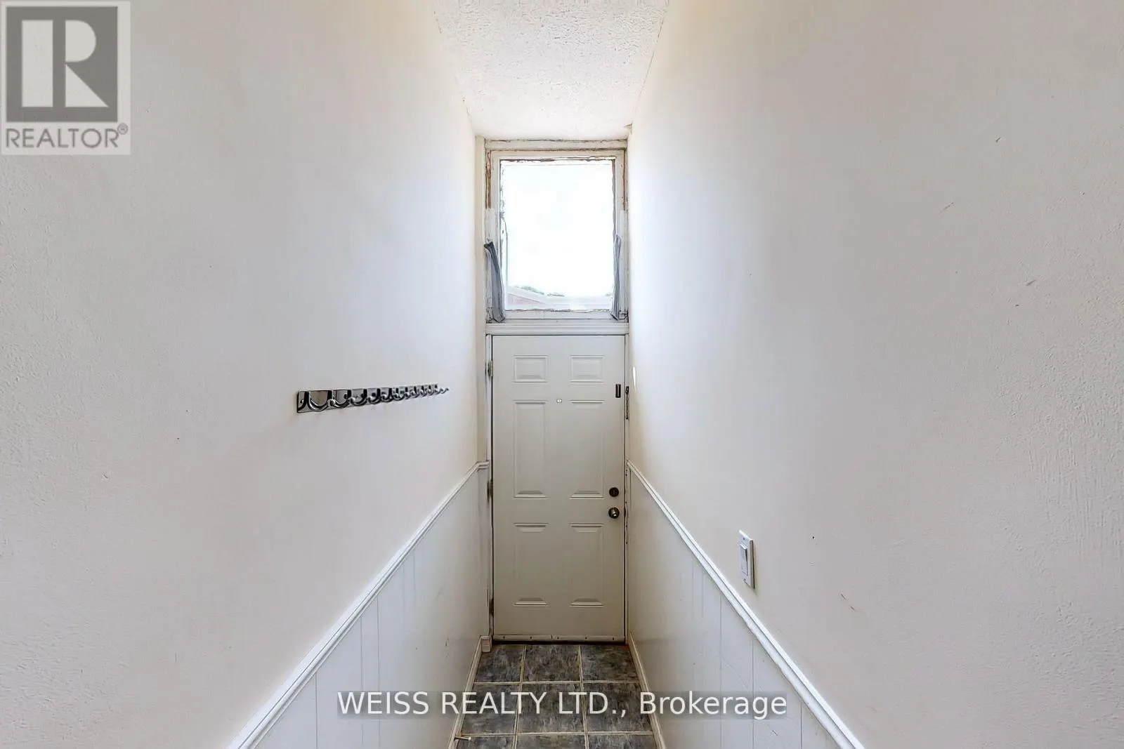 UPPER - 2468 DANFORTH AVENUE