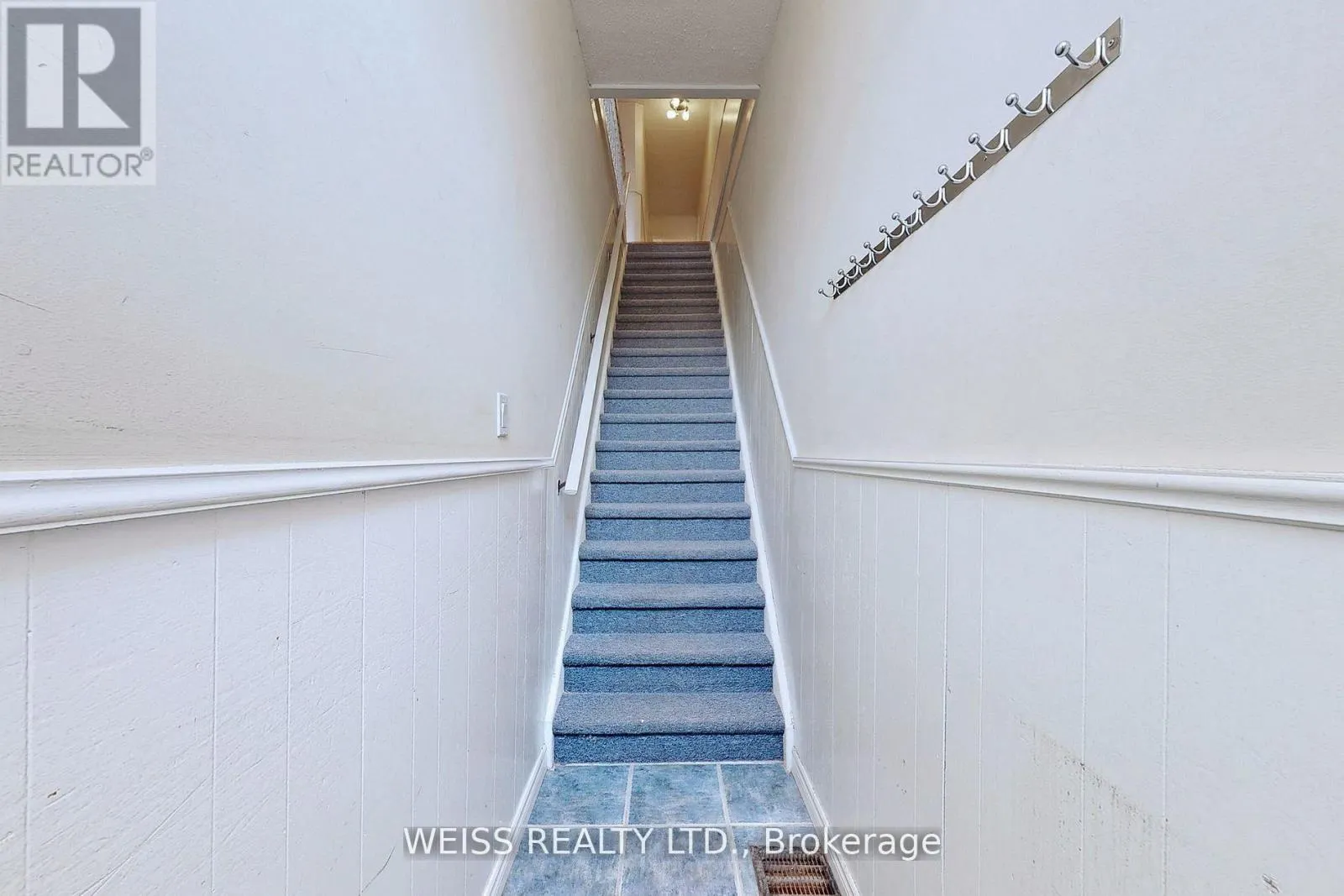 UPPER - 2468 DANFORTH AVENUE