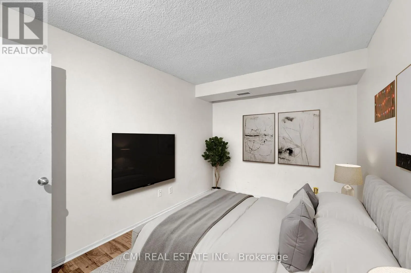 1510 - 2466 EGLINTON AVENUE E
