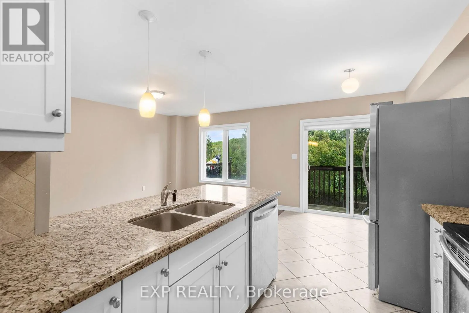 19 - 715 GRANDVIEW STREET N