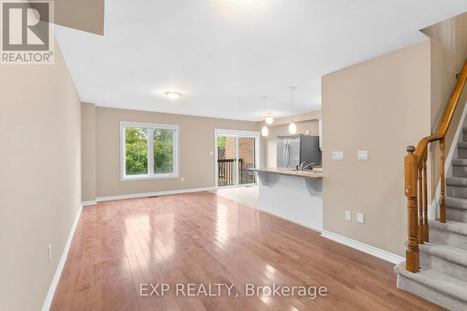 19 - 715 GRANDVIEW STREET N