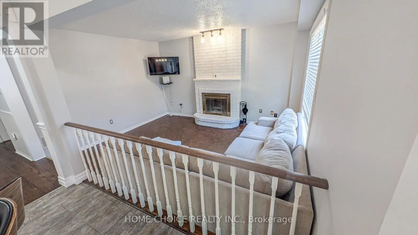 27 DONCASTER CRESCENT