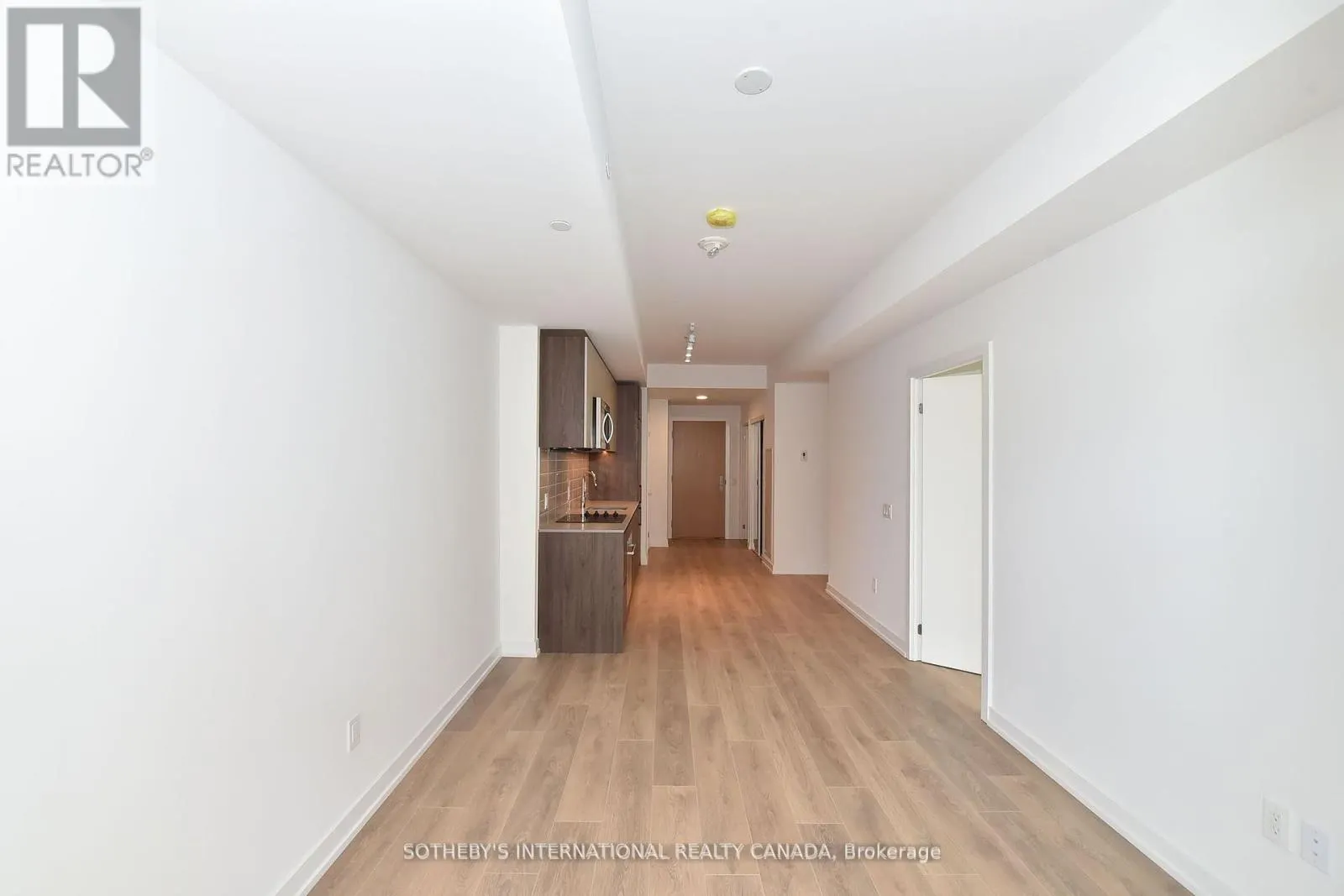 526 - 150 LOGAN AVENUE