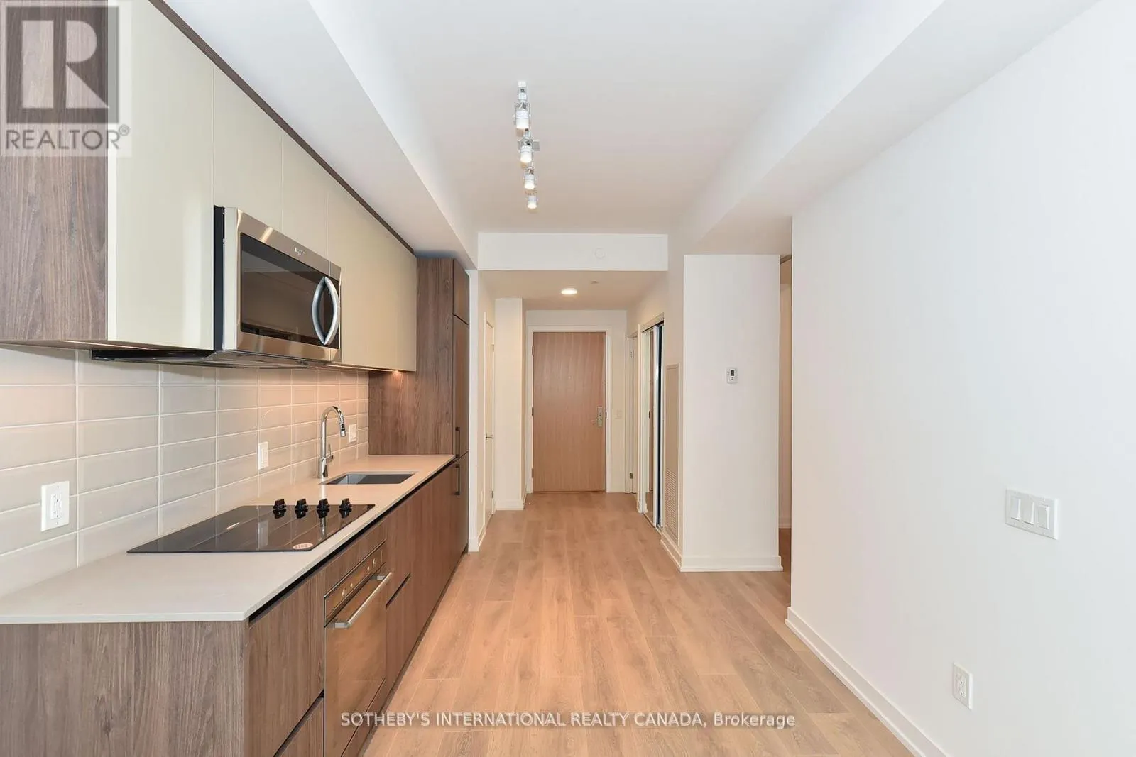 526 - 150 LOGAN AVENUE