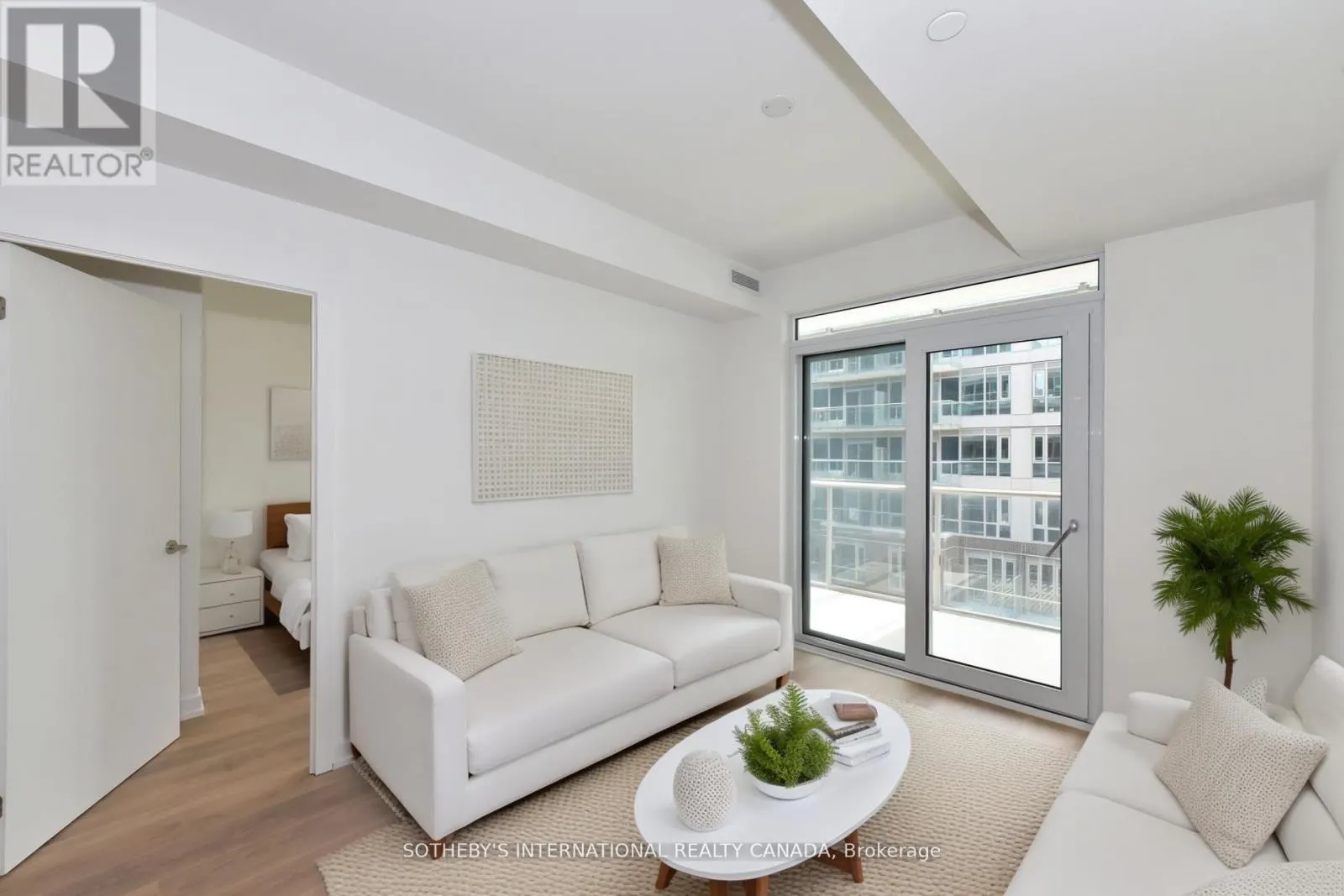 526 - 150 LOGAN AVENUE