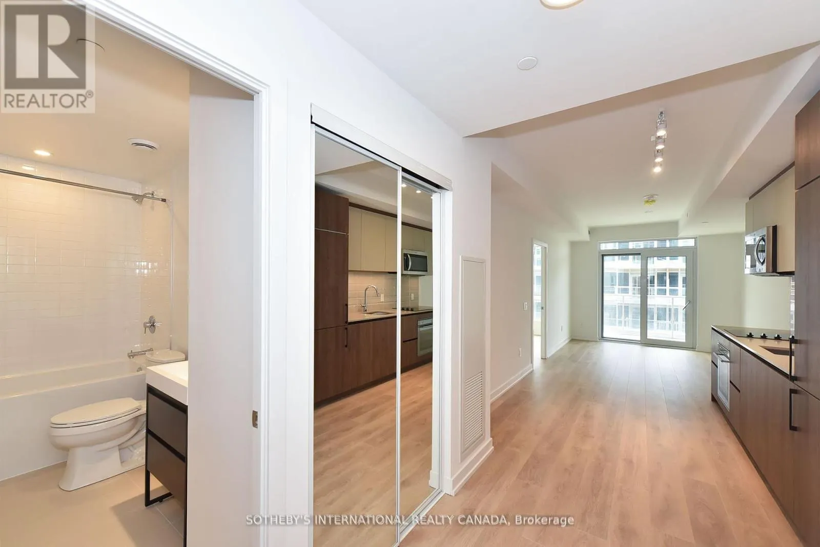526 - 150 LOGAN AVENUE