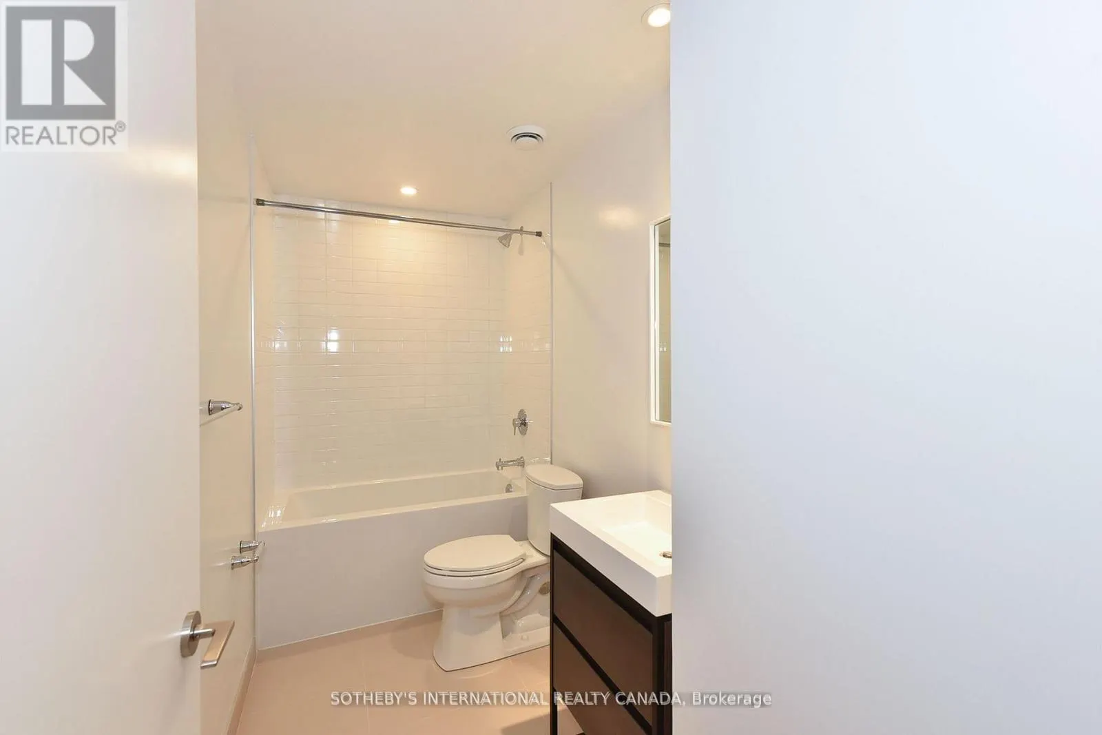 526 - 150 LOGAN AVENUE