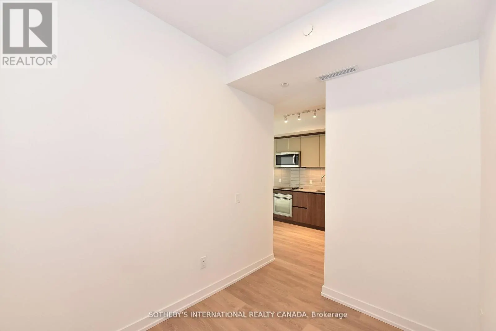 526 - 150 LOGAN AVENUE