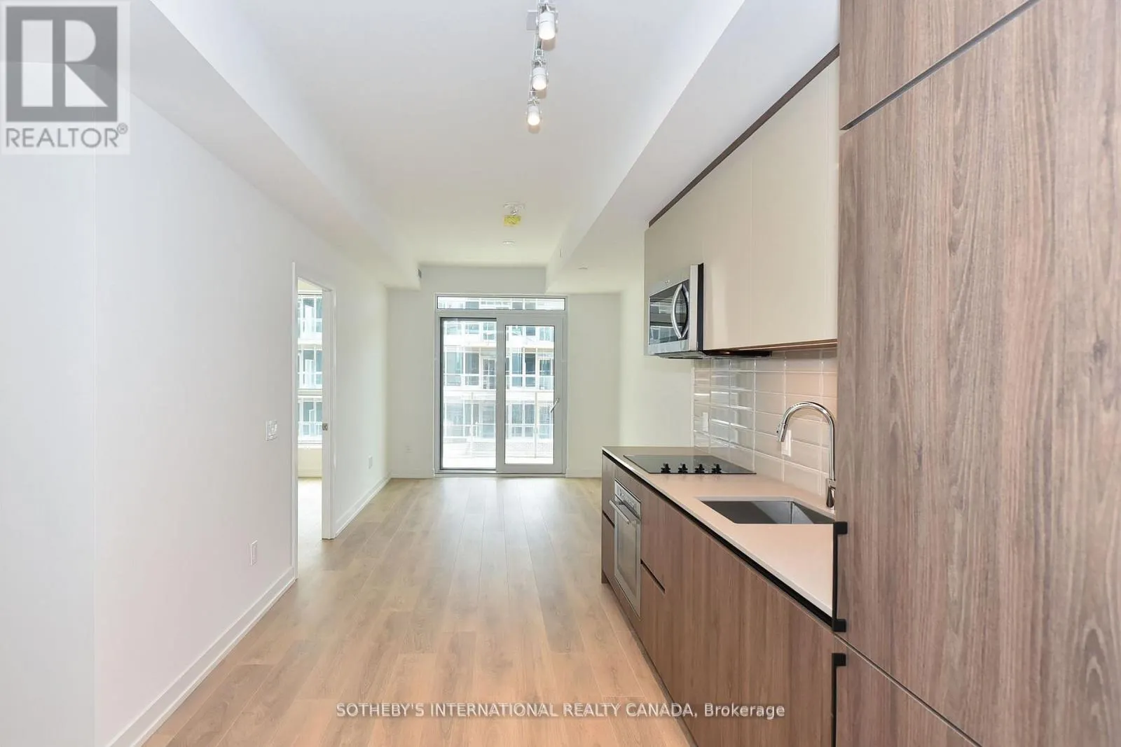 526 - 150 LOGAN AVENUE