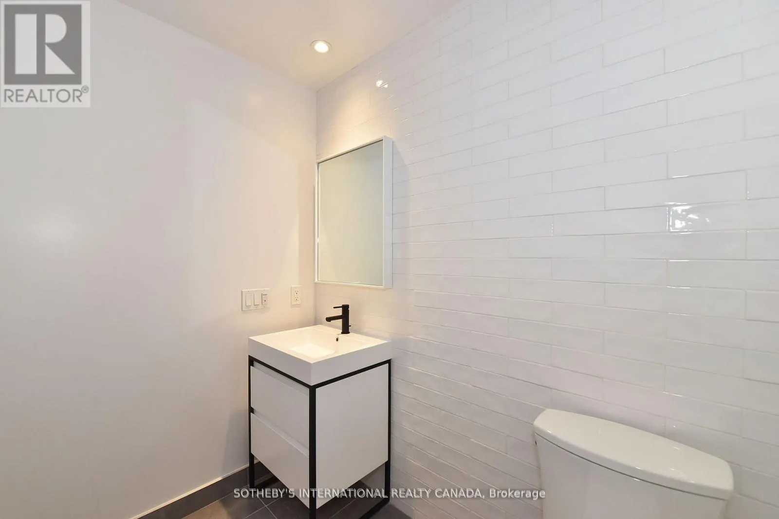 526 - 150 LOGAN AVENUE