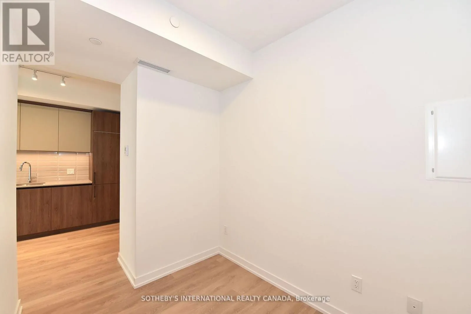 526 - 150 LOGAN AVENUE