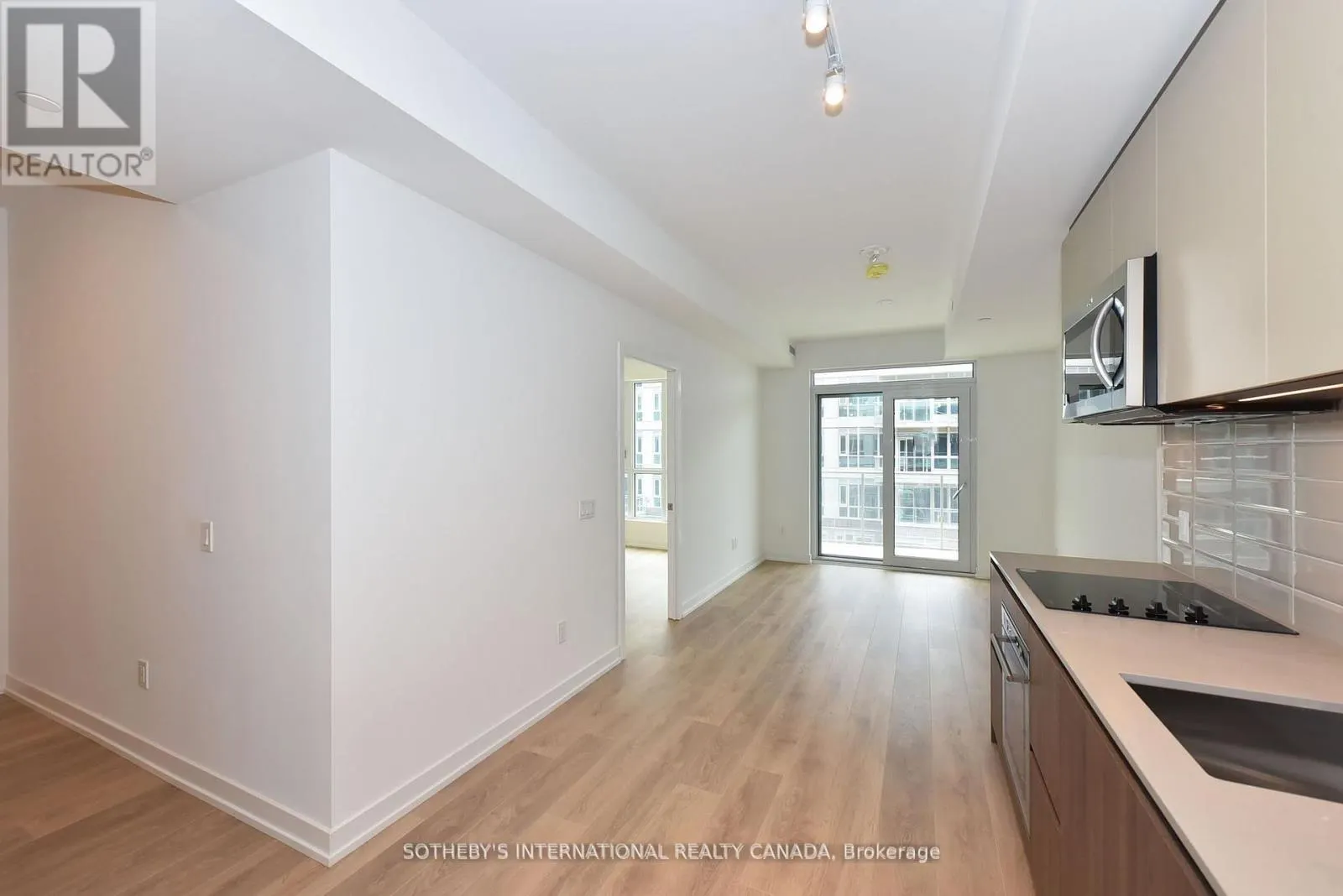526 - 150 LOGAN AVENUE