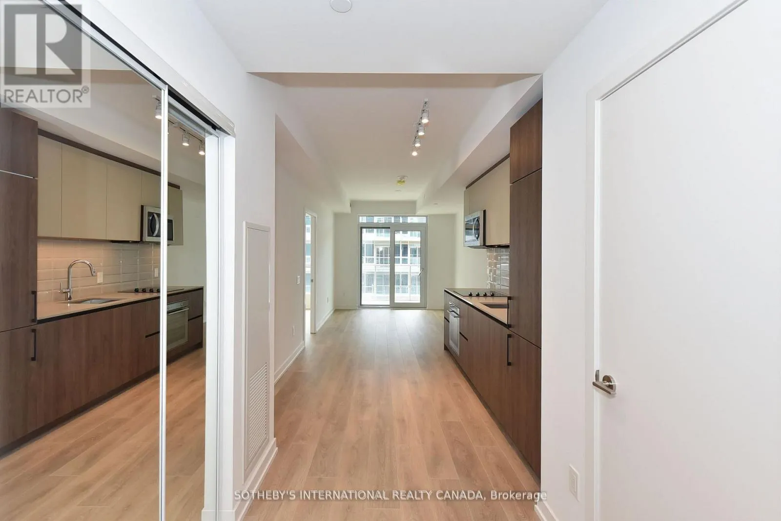 526 - 150 LOGAN AVENUE
