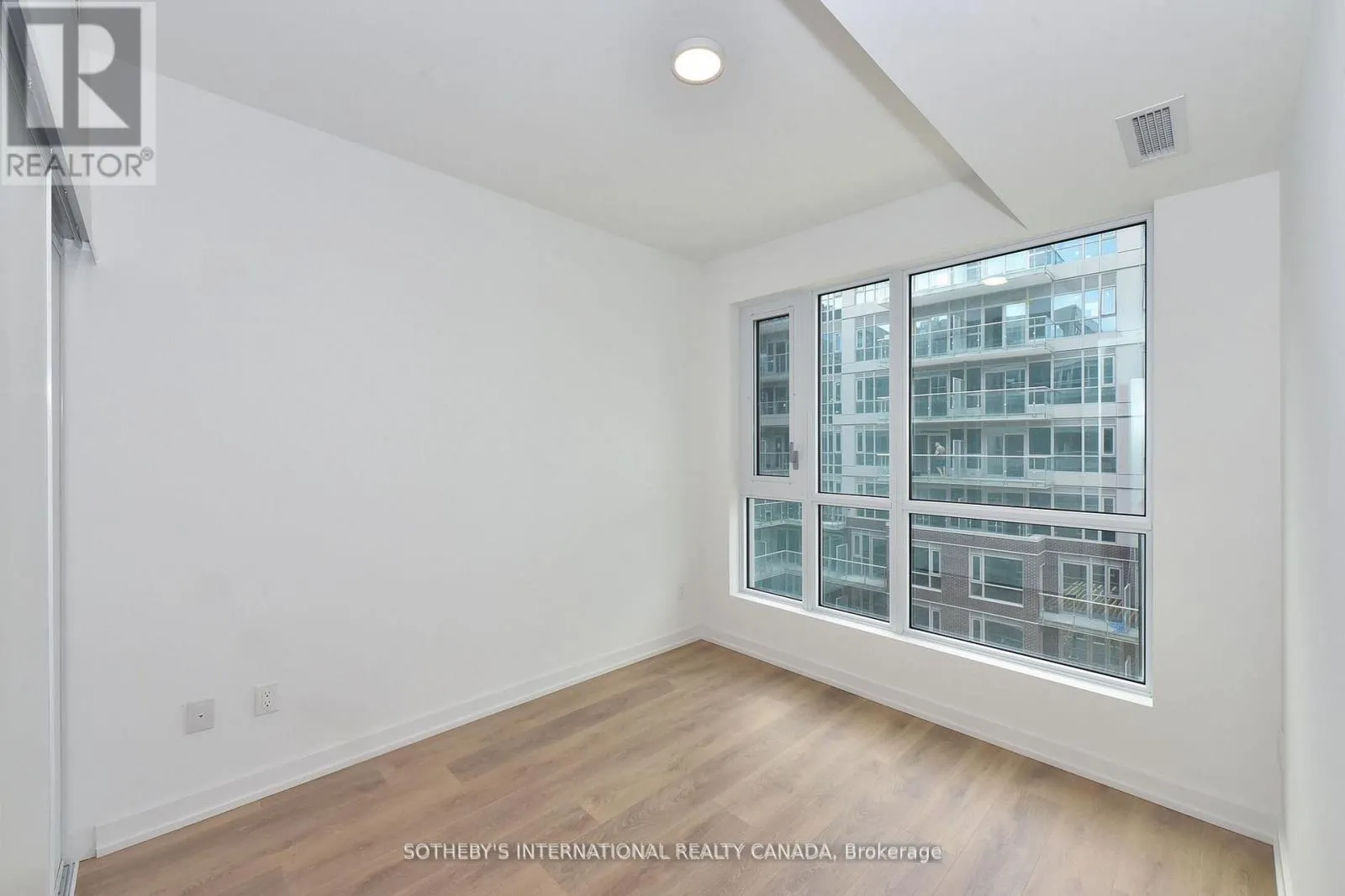 526 - 150 LOGAN AVENUE