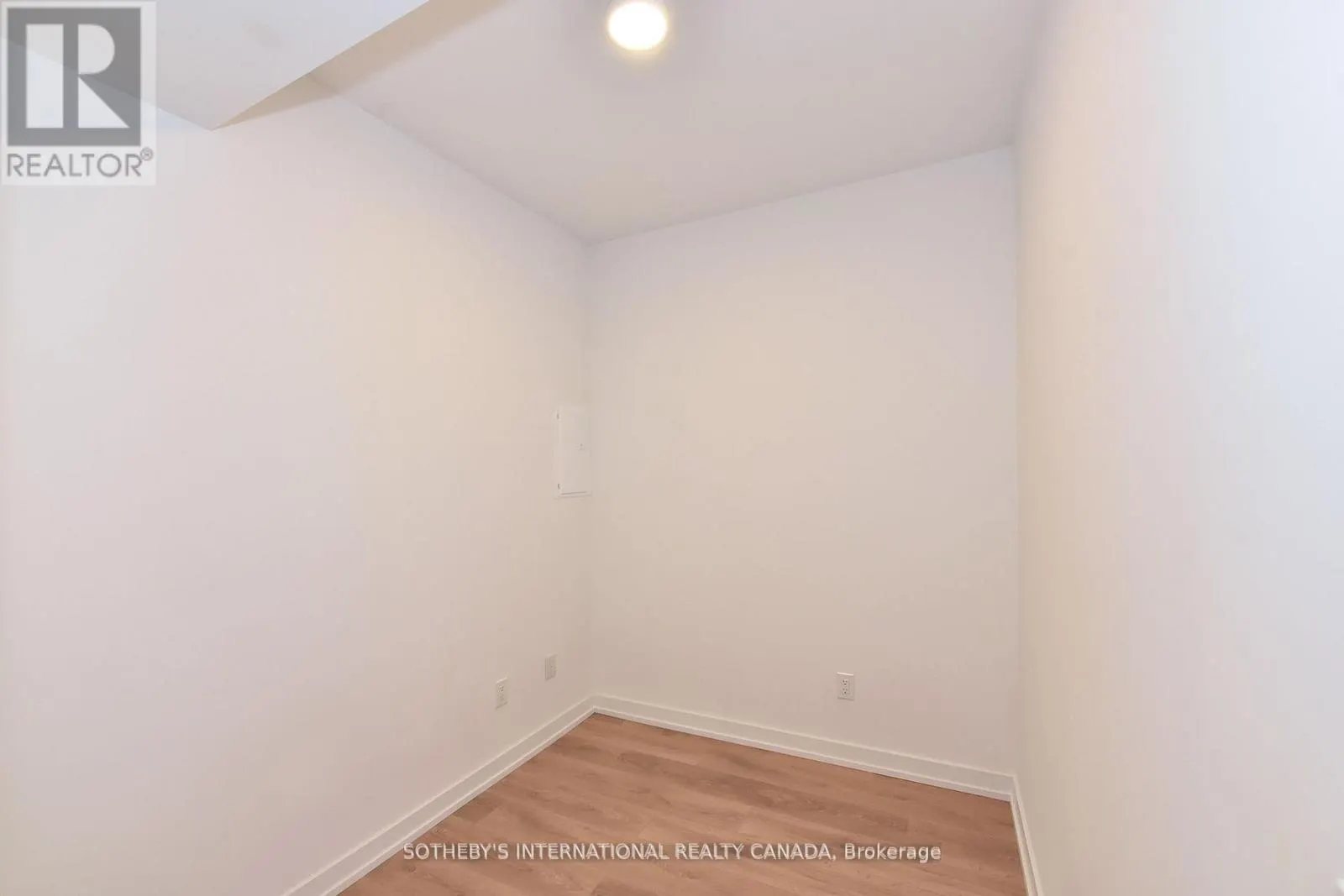 526 - 150 LOGAN AVENUE