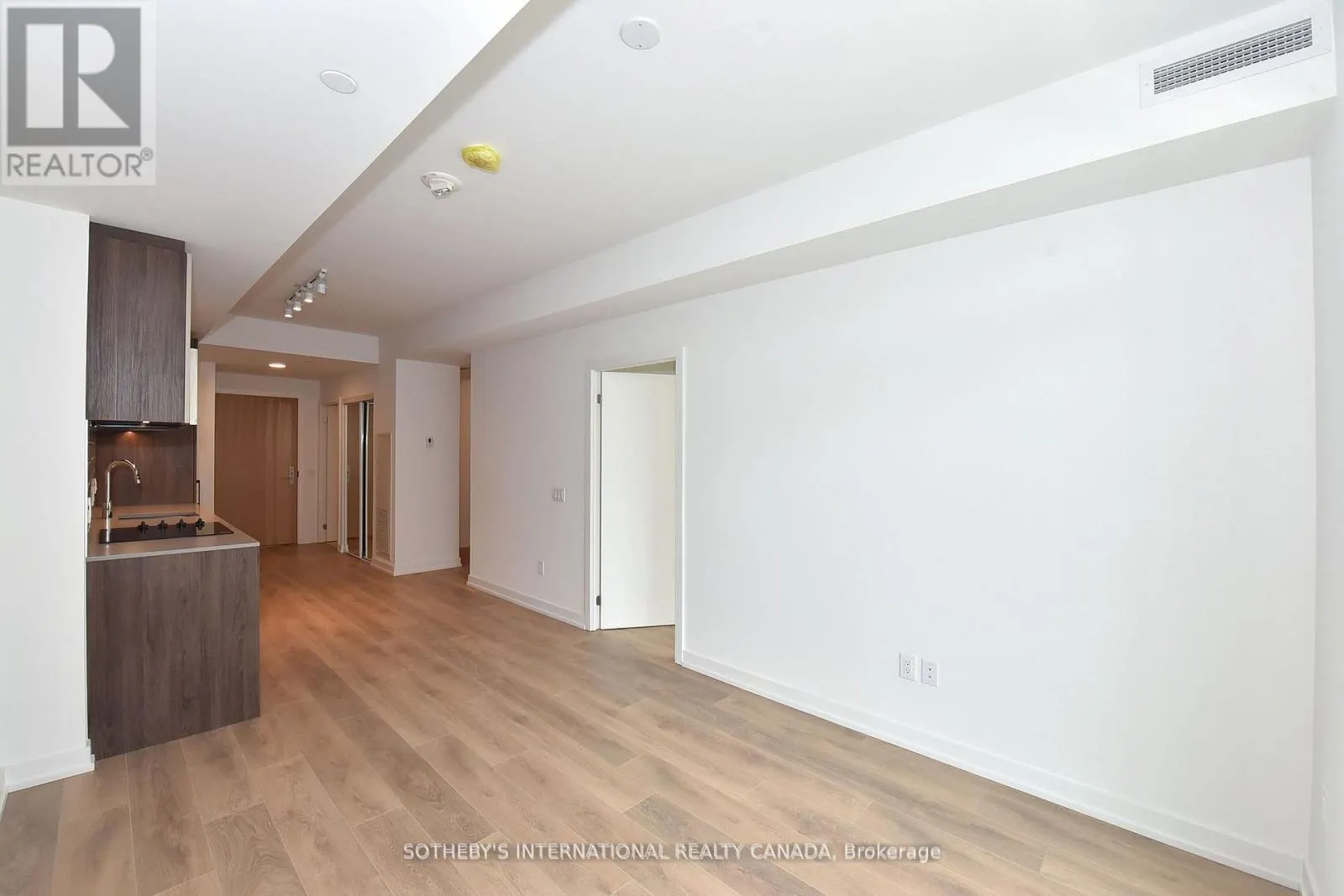 526 - 150 LOGAN AVENUE
