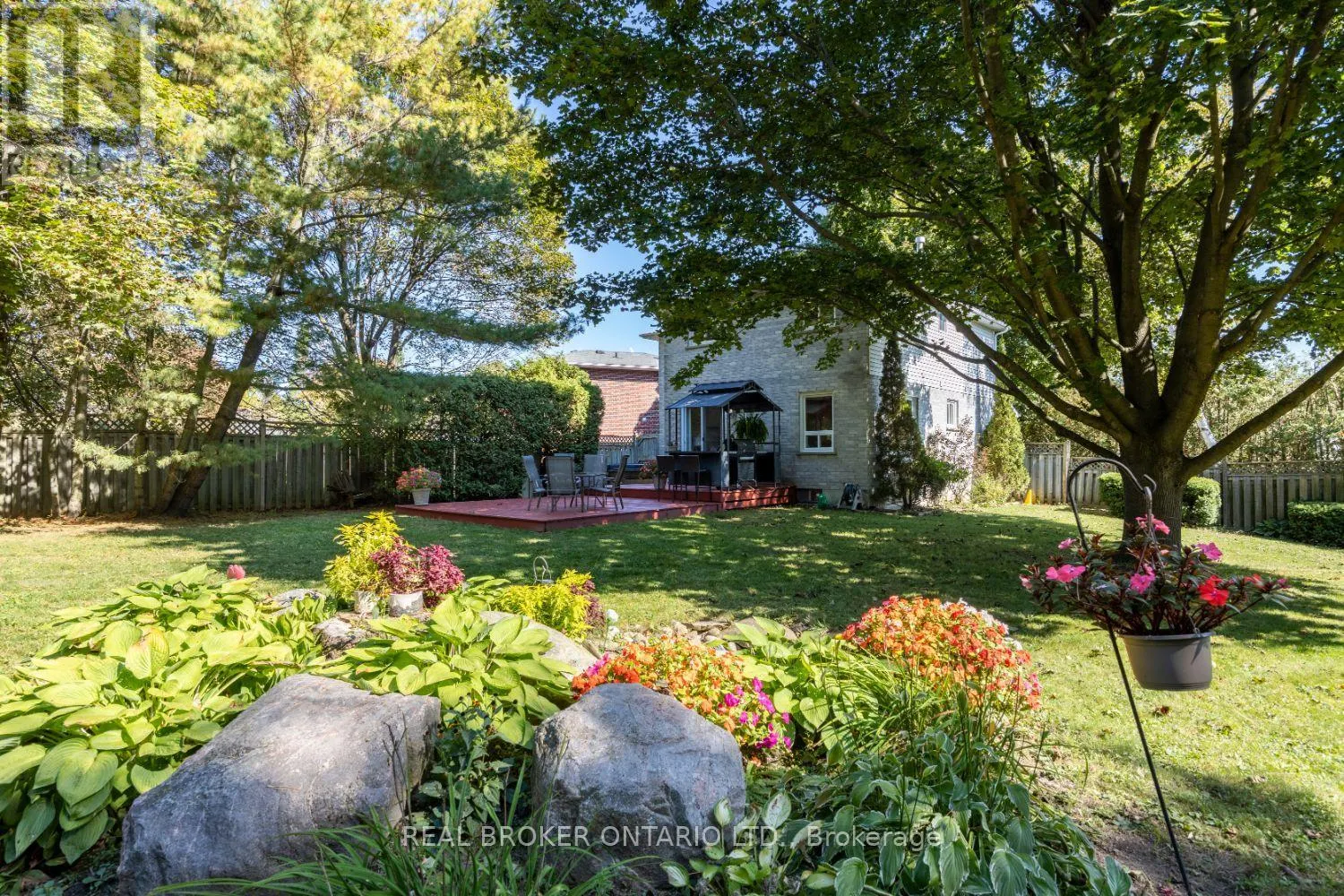 6 ANDREW COURT