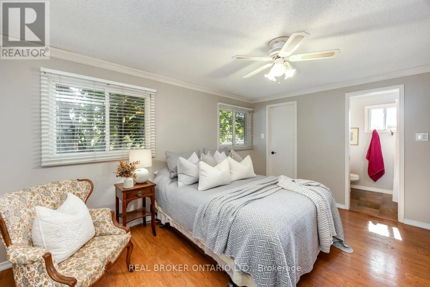 6 ANDREW COURT