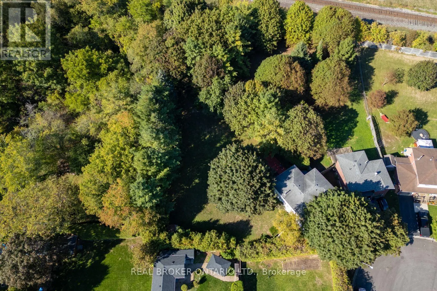 6 ANDREW COURT