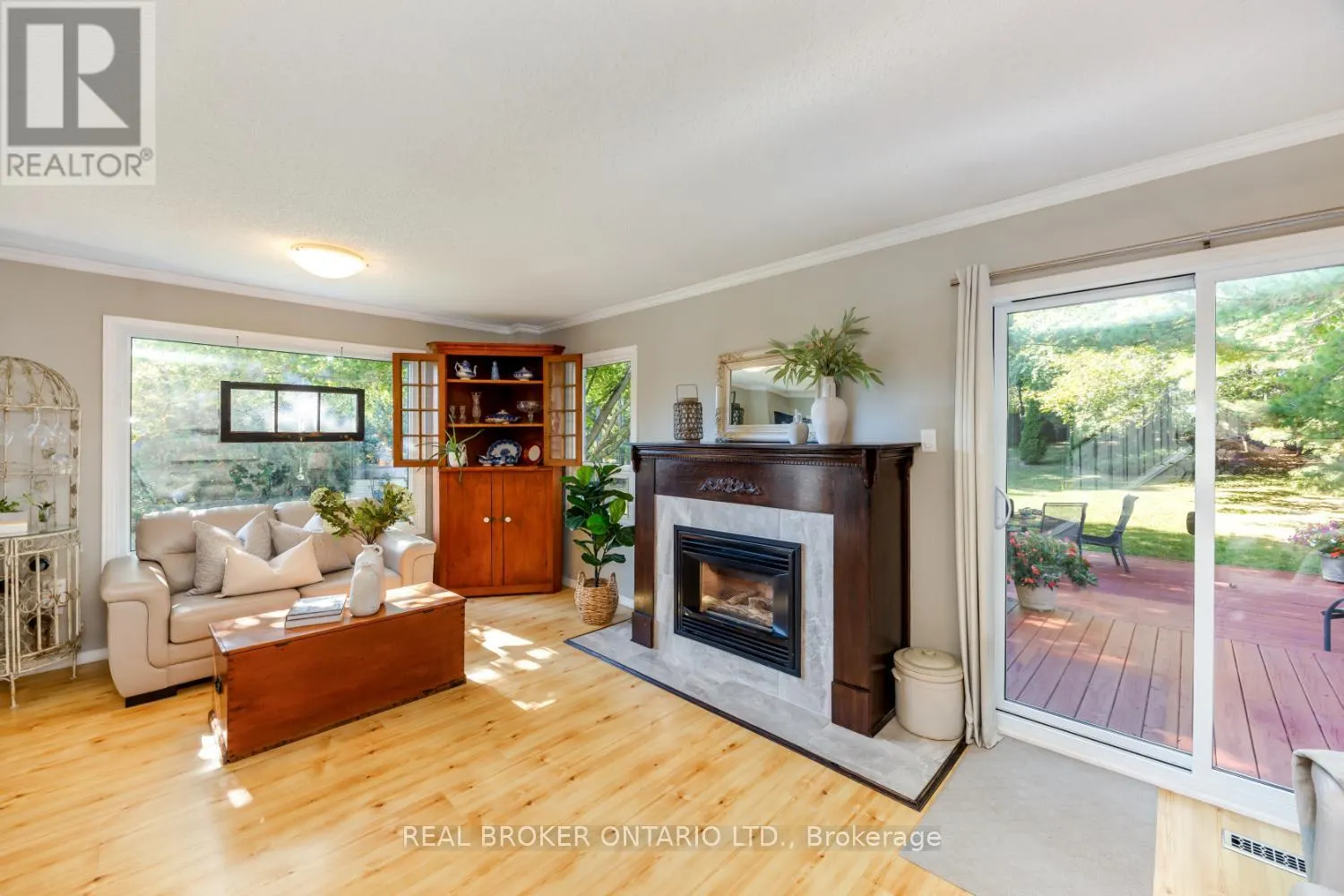 6 ANDREW COURT